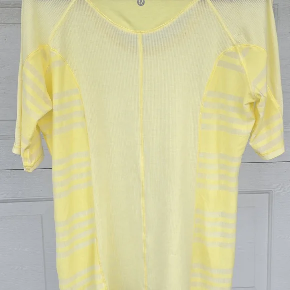 lululemon athletica Puri Light Yellow Short Sleeve Stripe Top - Picture 2 of 5